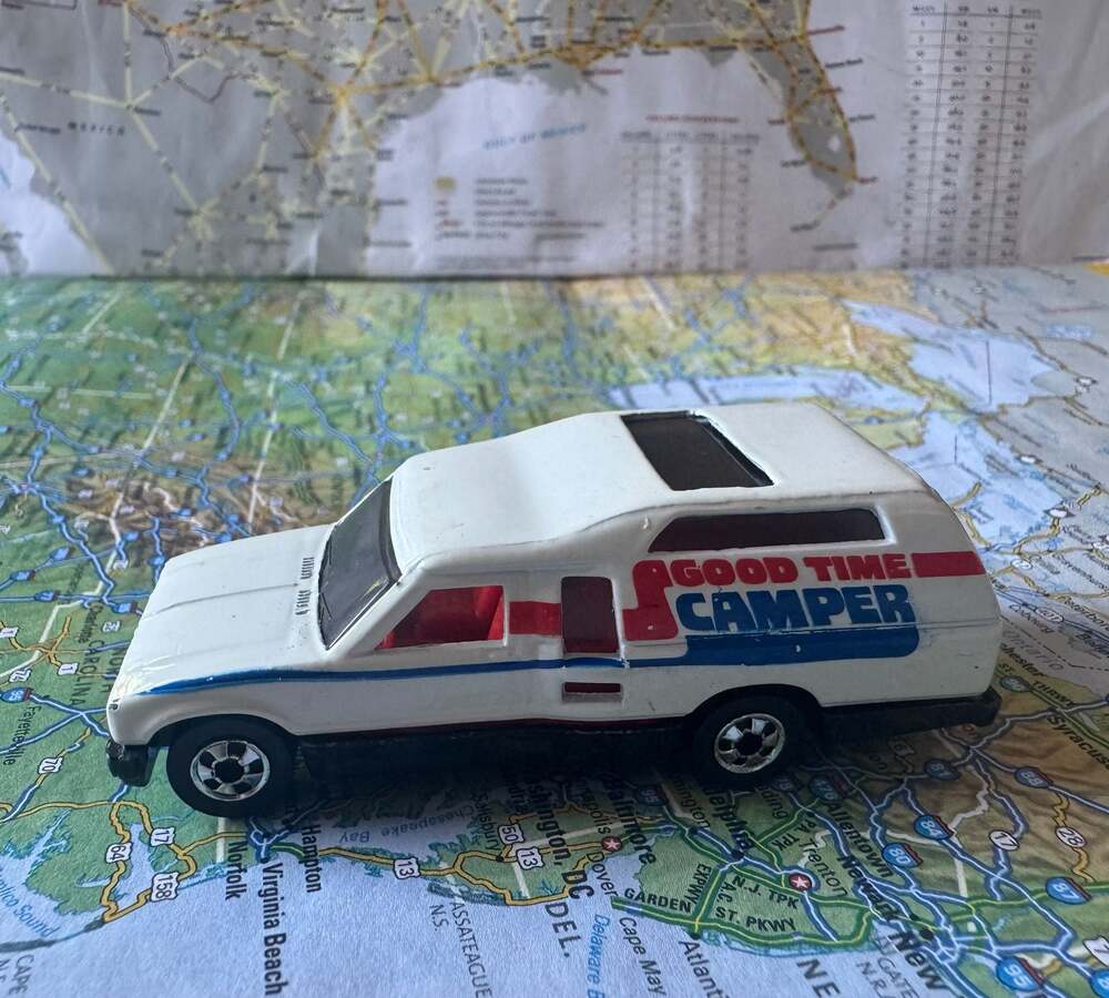 VINTAGE 1983 Hot Wheels Minitrek Good Time Camper White Die-Cast Toy Car